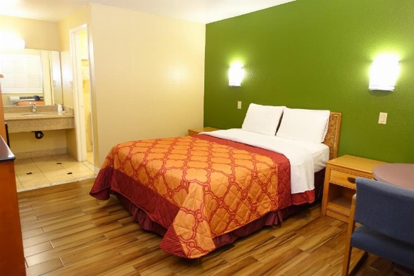 Tropic Lodge image 15