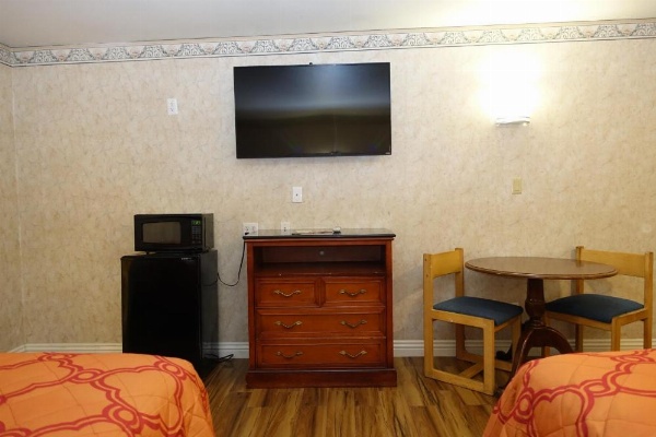 Tropic Lodge image 23