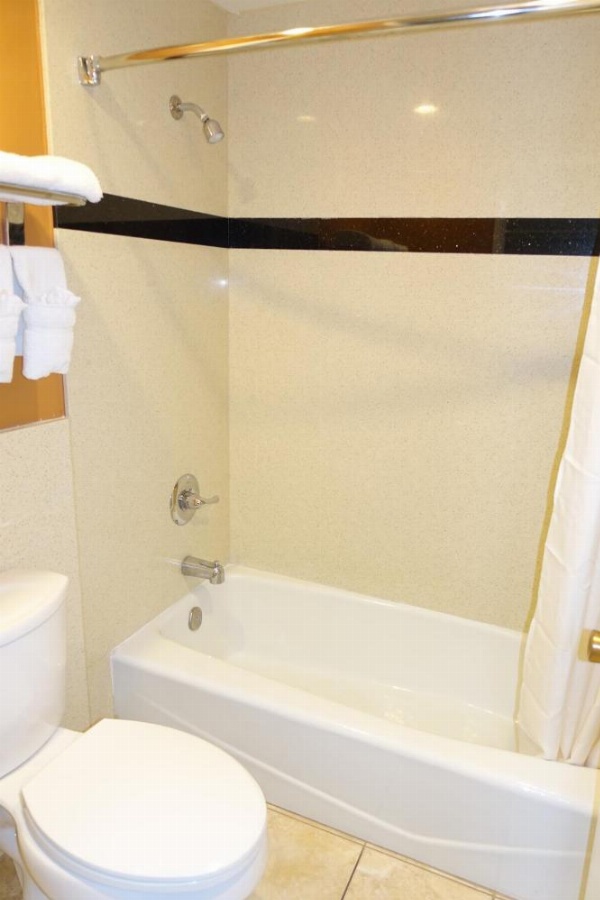 Tropic Lodge image 45