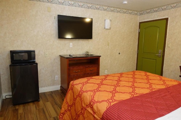 Tropic Lodge image 8